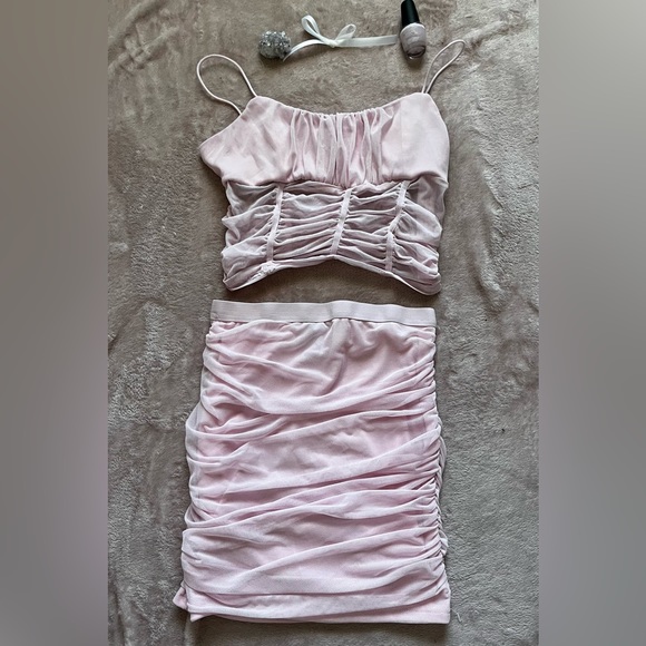 Cute Pink two piece set!🩷 ( crop top & matching skirt) - Picture 1 of 2